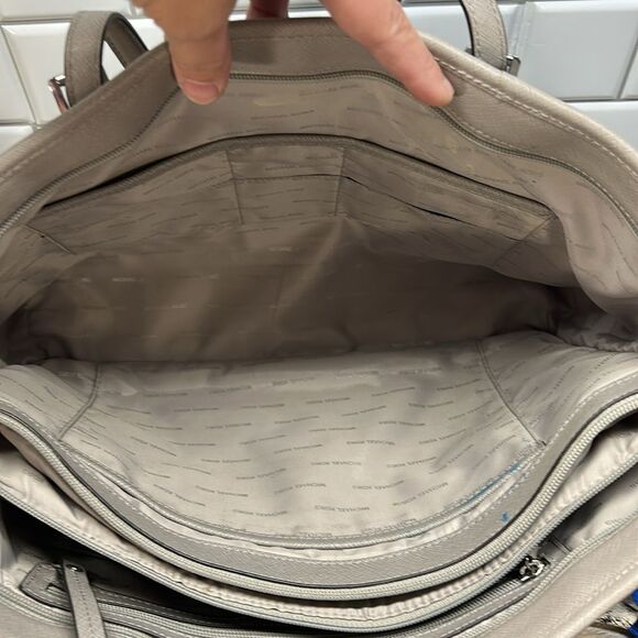 9770 Michael Kors gray tote bag - Picture 6 of 16